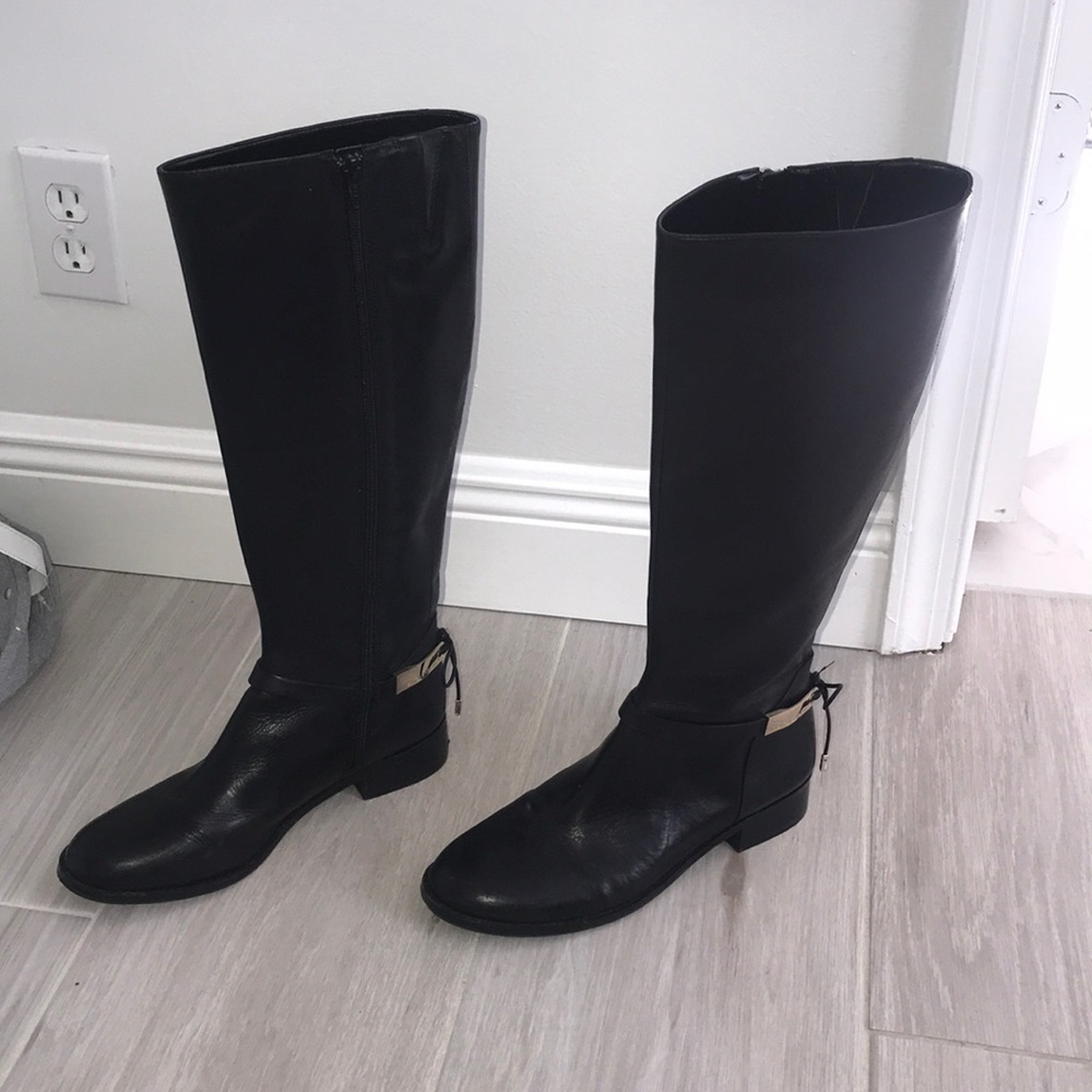 Knee height boots super cute gold hardware 🖤